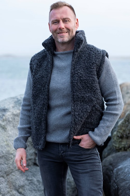 Uldvest af 100% uld fra WOOLWEAR of Scandinavia på tilbud her!